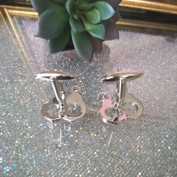 Sale💕Handcuff cufflinks - Picture 3 of 5
